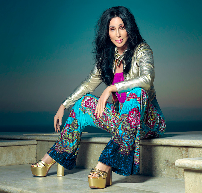 Cher entrega segredos de beleza e revela como mantém a forma aos 71 anos de idade