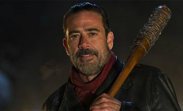 Jeffrey Dean Morgan achou exagerada a violência de Negan no episódio de retorno de <i>The Walking Dead</i>