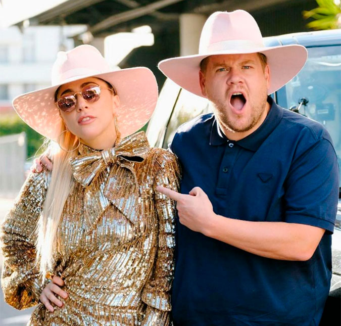 Lady Gaga dá <i>show</i> e mostra sua potência vocal  no <i>Carpool Karaoke</i>, assista!