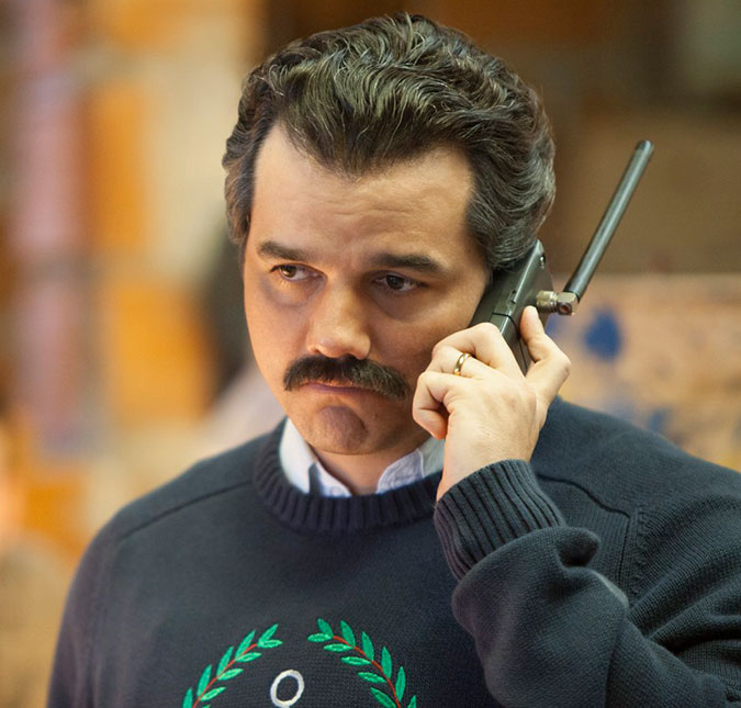 Wagner Moura fala sobre os bastidores da cena final de Pablo Escobar: <i>- Gravamos na casa real dele</i>