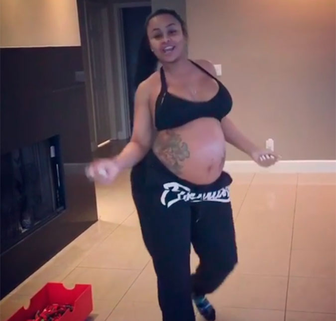 Blac Chyna exibe barrigão de gravidez ao dançar novo <i>hit</i> de <i>hip hop</i> norte-americano