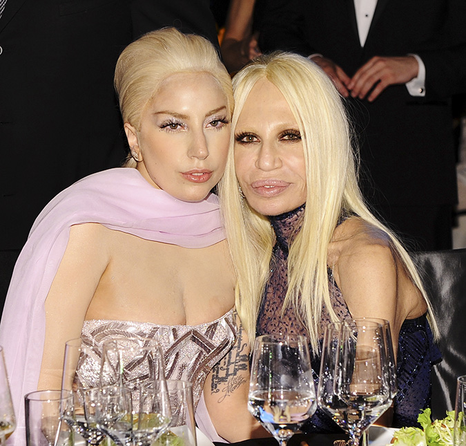 Lady Gaga pode interpretar Donatella Versace em série de Ryan Murphy!