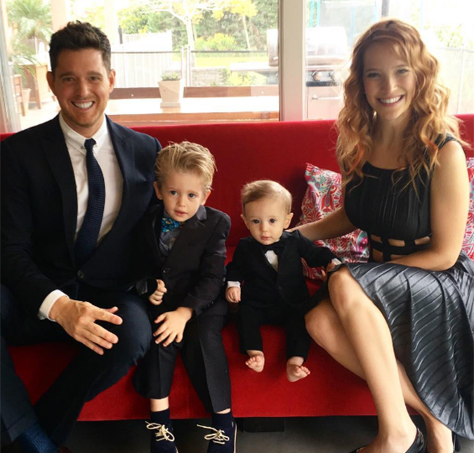 Michael Bublé e esposa estão <i>tristes, mas esperançosos</i>, cunhada do cantor revela que câncer do filho do casal, de três anos, não é leucemia