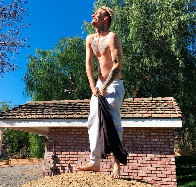 Aaron Carter posta foto feliz e agradece: <i>Abençoado por hoje</i>