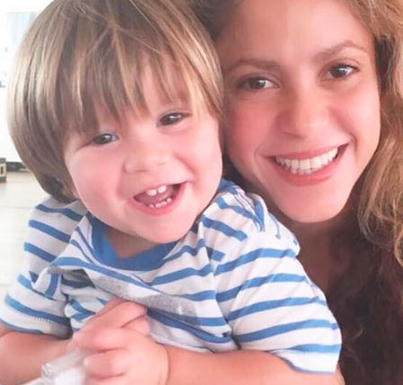 Após filho ficar doente, Shakira tranquiliza fãs com publicação fofa nas redes sociais