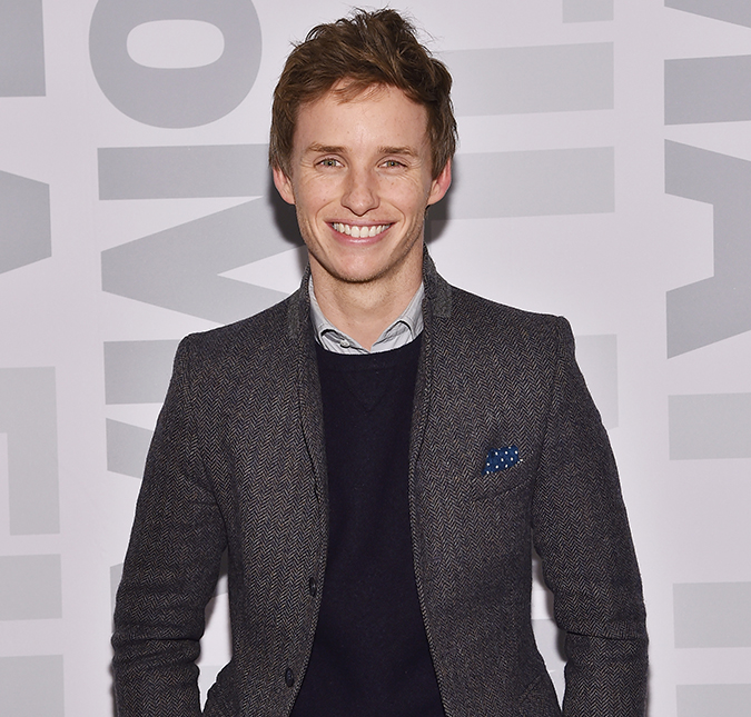 Eddie Redmayne esclarece rumores de que teria namorado Taylor Swift