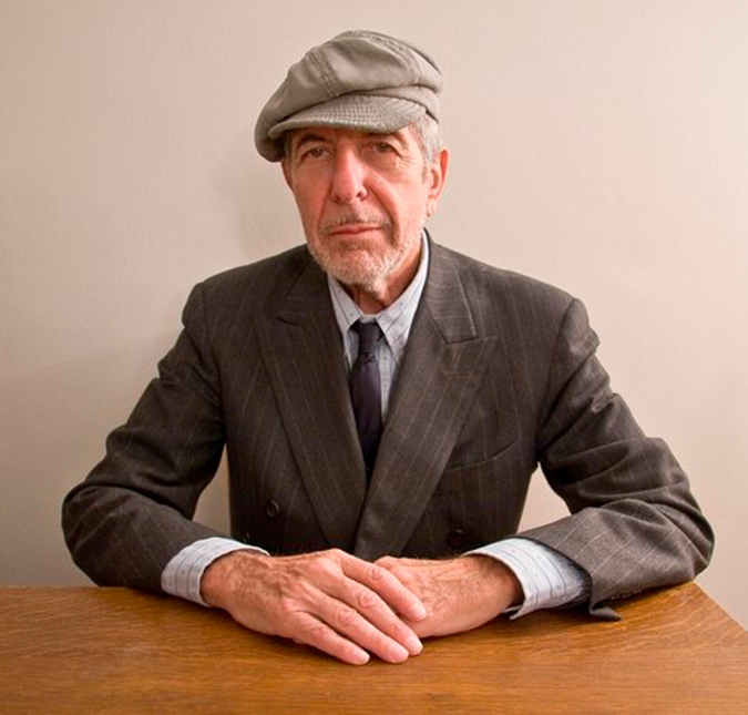 Leonard Cohen morreu dormindo após ter caído em sua casa, diz jornal