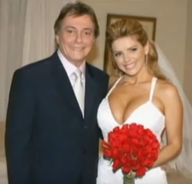 Antes de se relacionar com Mari Alexandre, Fábio Jr. curtiu bem sua solteirice e só se casou novamente em 2007. Dois anos depois, o casal deus as boas-vindas a Záion, quinto filho do cantor. Em 2010, eles se separaram. Em julho de 2020, Mari desabafou em seu Instagram e revelou que o filho sente falta do pai, uma vez que o cantor não estaria visitando Záion. Segundo a colunista Fábia Oliveira, a atriz publicou uma foto em seus Stories e escreveu: Na época em que o papai podia visitar o filho em sua casa e ninguém colocava empecilho entre pai e filho de estarem juntos. Depois, segundo o jornal Extra, foi revelado que o afastamento de Fábio Jr. teve a ver com um ciúme doentio cultivado pela atual mulher do cantor, Fernanda Pascucci: - Vim aqui me pronunciar sobre o post que eu fiz relacionado a relação do meu filho com o seu pai. Sempre tive muita paciência e entendimento de como é a vida do meu ex-marido, sendo ele uma personalidade pública e tendo uma rotina incomum. Mas cansei de ver a tristeza no olhar do meu filho, sob a falta de presença do seu pai, sobre a falta de acesso e liberdade que ele tem com o seu pai. Muitas vezes, o Záion me relatou que tinha vontade que seu pai o visitasse em sua casa e, muitas vezes, fez o pedido a seu pai, porque a esposa atual sempre está ativamente em cima. Seu ciúme doentio impede que o meu filho tenha a liberdade e privacidade com o seu pai, e uma convivência saudável. Mari disse, ainda, que está cansada de desculpas para o filho: - Não consigo e não posso mais dar desculpas ao meu filho. Muitas vezes inventei desculpas sabendo que o pai estava em casa dormindo, em apresentações da escola, e isso me dilacera. Mas sei que jamais vou poder suprir a ausência do pai dele na vida dele. Só gostaríamos que pudéssemos, como pais civilizados, em prol da felicidade do nosso filho, ter uma convivência harmoniosa em prol do Záion. Sem interferências ou comandos de terceiros. Hoje, seguimos caminhos distintos. Eu com o meu namorado e ele com a esposa dele. Mas existe o nosso filho, que diz respeito somente a nós dois. Eita!