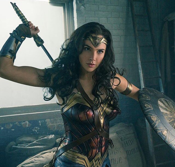 Gal Gadot conta como foi experimentar a fantasia de Mulher Maravilha pela primeira vez, confira!