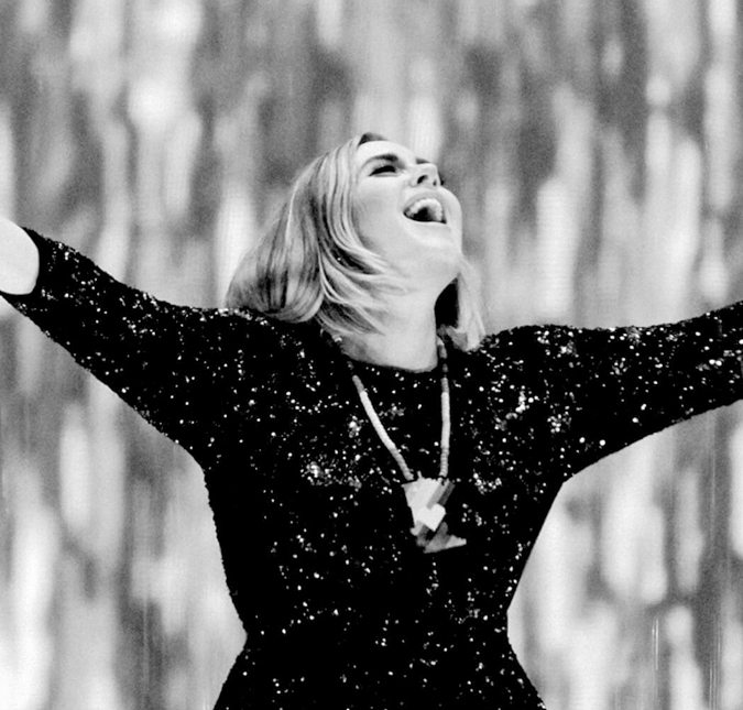 Adele confirma que vai dar pausa na carreira para ter um segundo filho