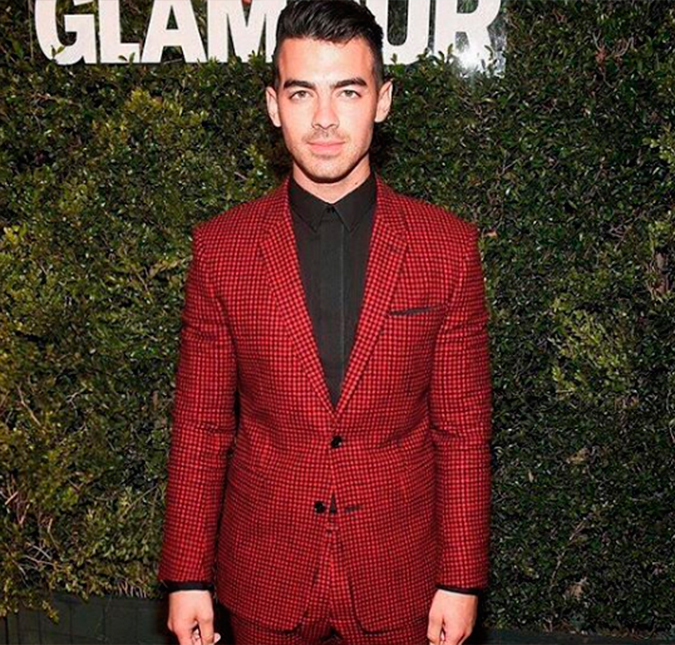 Joe Jonas revela quais homens pegaria nas telonas e se recebe <I>nudes</I> de fãs, vem ver!