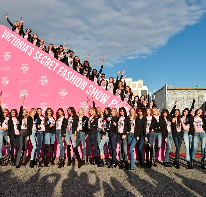 <i>Angels</i> da <i>Victoria’s Secret</i> embarcaram para Paris