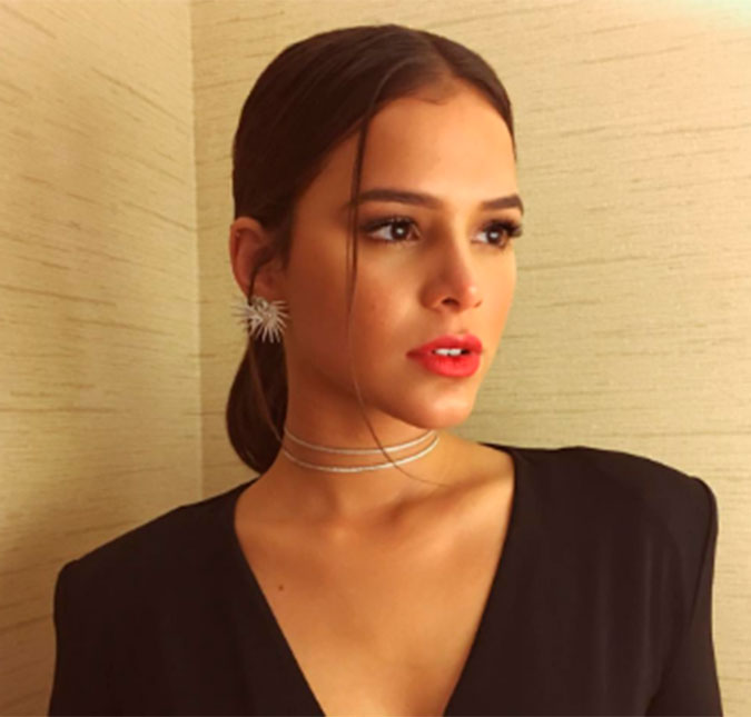 Bruna Marquezine fala sobre desafio de <i>Nada Será Como Antes</i>: - <i>Não me achava mulher o suficiente para fazer uma mulher como a Beatriz</i>