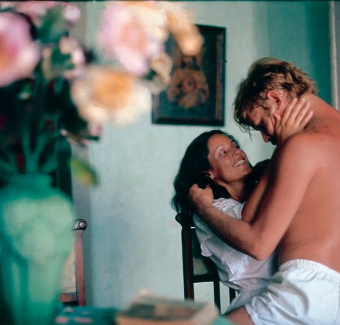 Dona Flor e seus Dois Maridos teve como protagonistas Sonia Braga, José Wilker e Mauro Mendonça. Mais de 10 milhões de pessoas viram o filme nas salas de cinema, que liderou as bilheterias nacionais por 34 anos!