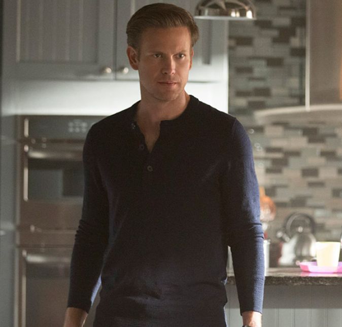 E quem nunca teve um crush por um professor? Alaric Saltzman é interpretado por Matthew Davis e é a prova de que alguns são como o vinho: ficam melhores com o tempo.