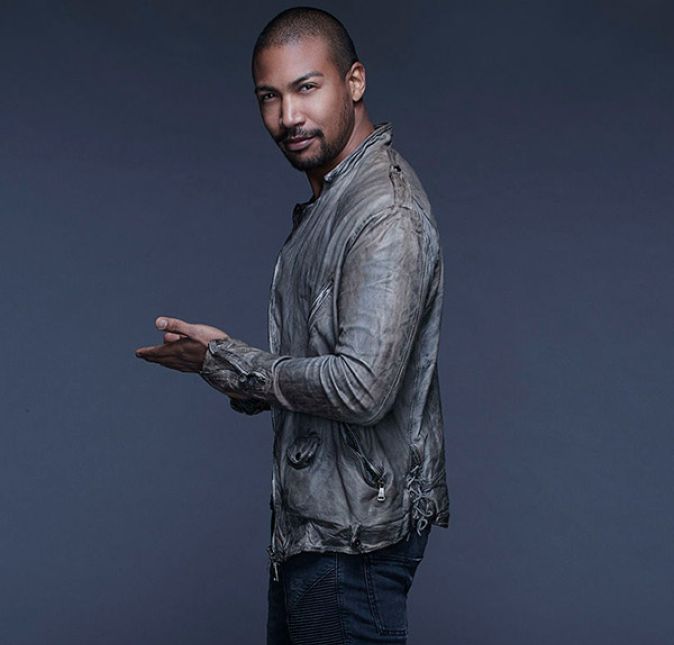 Charles Michael Davis, nascido em 1° de dezembro de 1984, é o vampiro Marcel Gerard, antigo discípulo de Klaus e amor de Rebekah que ganhou um baita destaque em The Originals.