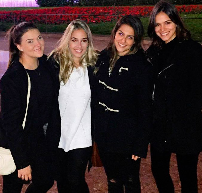Bruna Marquezine volta para Barcelona e passeia com namoradas de amigos de Neymar!