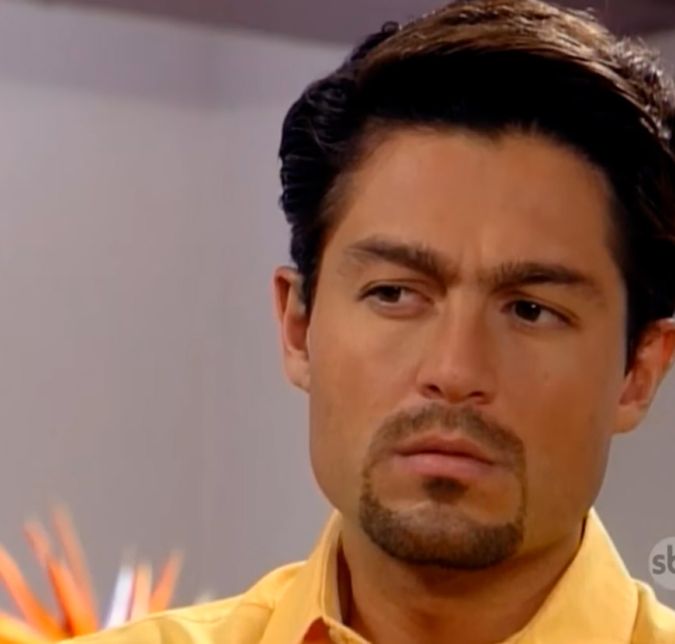 Um dos galãs mexicanos mais conhecido das novelas, o astro Fernando Calunga está lindo como Carlos Daniel, marido de Paola e grande amor de Paulina. Suspirar por Fernando nunca é demais!