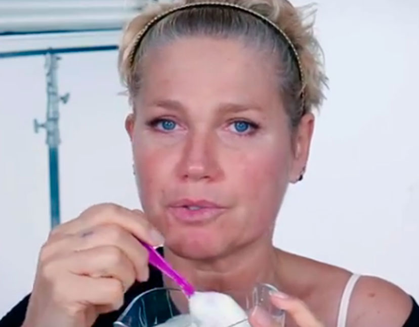 Descubra qual é a receita caseira de Xuxa para hidratar a pele. Assista ao vídeo!