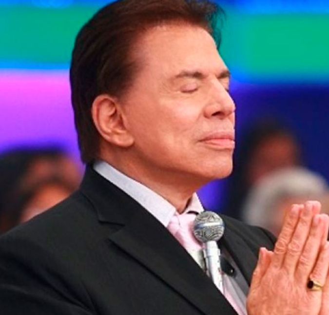 Silvio Santos marcou gerações e continua animando os domingos de muitas famílias. O apresentador é nacionalmente conhecido, mas existem coisas sobre sua vida que, muito provavelmente, você não sabe! Por exemplo: você imaginava que o nome verdadeiro do astro é Senor Abravanel? Silvio Santos é um pseudônimo e o segundo nome foi escolhido pelo apresentador por acreditar que os santos o ajudaram durante a vida. Silvio Santos marcou gerações e continua animando os domingos de muitas famílias. O apresentador é nacionalmente conhecido, mas existem coisas sobre sua vida que, muito provavelmente, você não sabe! Por exemplo: você imaginava que o nome verdadeiro do astro é Senor Abravanel? Silvio Santos é um pseudônimo e o segundo nome foi escolhido pelo apresentador por acreditar que os santos o ajudaram durante a vida.