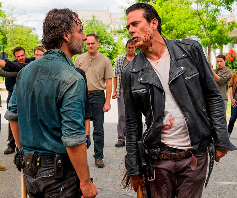 No último episódio do ano, <i>The Walking Dead</i> surpreende com mortes e união do grupo de Rick