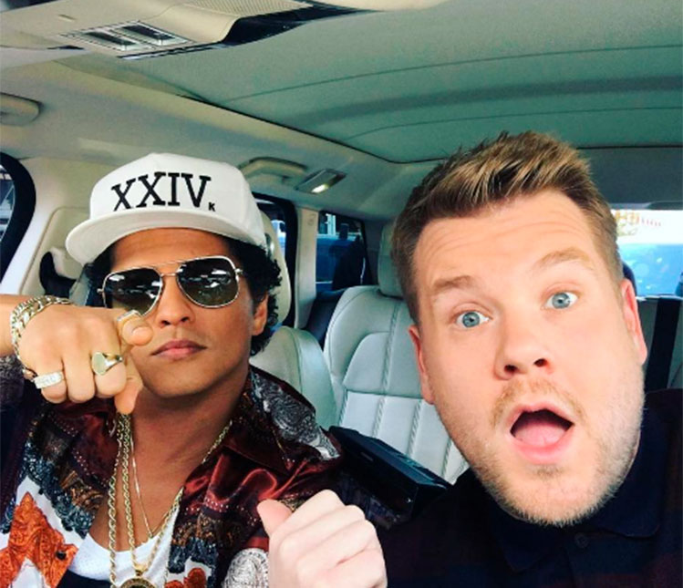 James Corden e Bruno Mars se empolgam ao cantar <i>24K Magic</i> em prévia de <i>Carpool Karaoke</i>, vem ver!