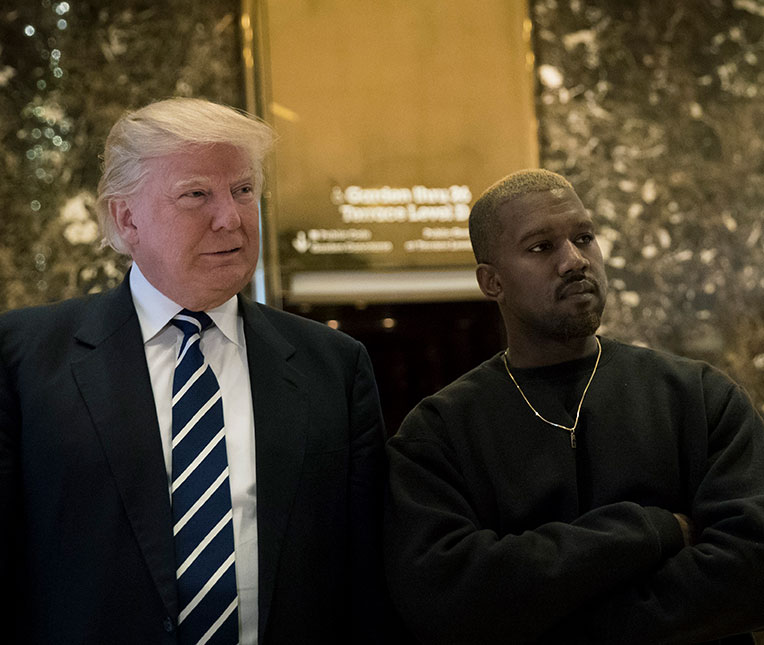Após quase dois meses fora das redes sociais, Kanye West fala no <i>Twitter</i> sobre sua conversa com Donald Trump. Saiba mais!