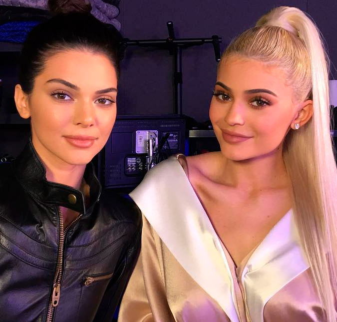 Kendall Jenner teria pedido para barrarem Kylie Jenner do desfile da <i>Victoria’s Secret</i> em Paris, diz revista