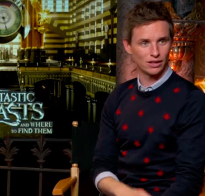 Impossível não se apaixonar por todos os momentos que ele fala de sua filhinha e sua esposa, Hannah Bagshawe. O astro fica com aquele brilho no olhar e a gente babando de tanta fofura envolvida! Impossível não se apaixonar por todos os momentos que ele fala de sua filhinha e sua esposa, Hannah Bagshawe. O astro fica com aquele brilho no olhar e a gente babando de tanta fofura envolvida!