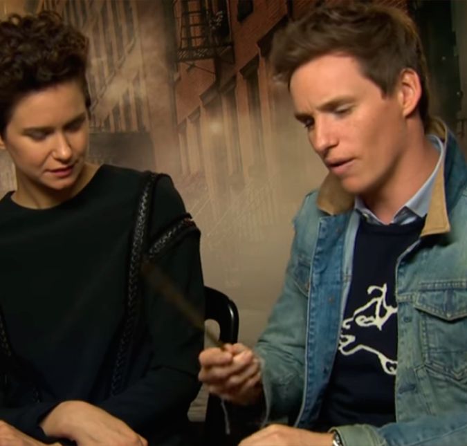 Eddie, aliás, também adora ensinar como lidar com as conhecidas varinhas do universo de Harry Potter e em várias entrevistas dele o astro aparece mostrando, todo orgulhoso, a varinha de seu personagem. Eddie, aliás, também adora ensinar como lidar com as conhecidas varinhas do universo de Harry Potter e em várias entrevistas dele o astro aparece mostrando, todo orgulhoso, a varinha de seu personagem.