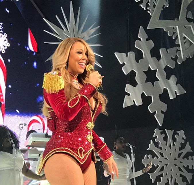 Mariah Carey entra no ritmo do Natal com uma ajudinha dela mesma, entenda!
