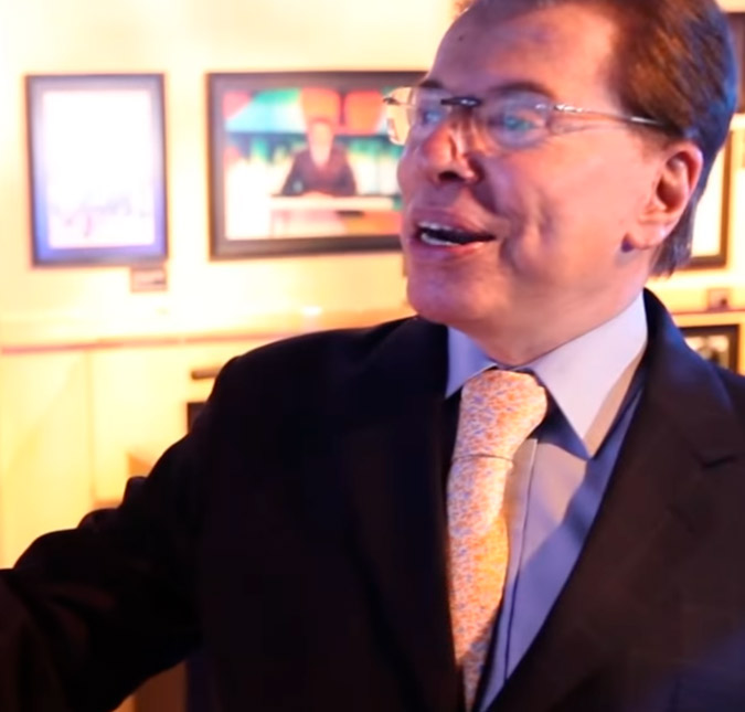 Em visita à sua própria exposição, Silvio Santos dispara sobre <i>Casa dos Artistas</i>: <i>- Não lembro de ninguém!</i>