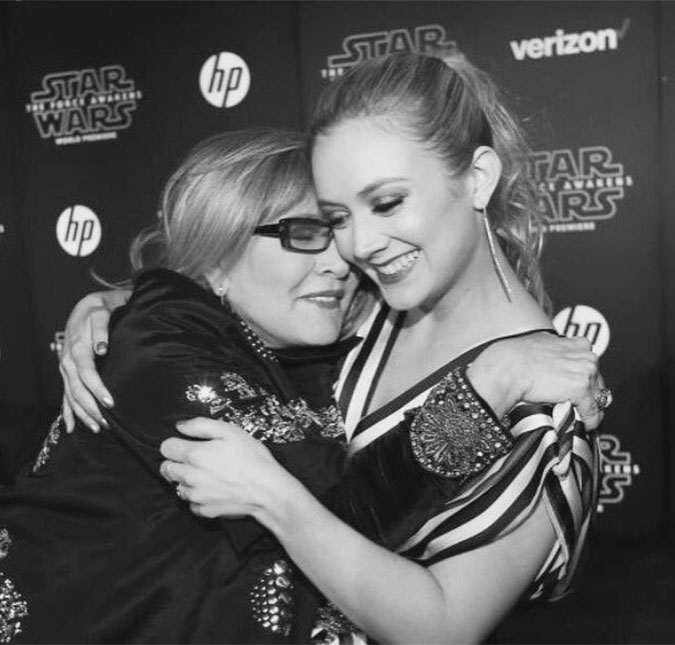 Billie Lourd é oficialmente a dona de todos os bens da mãe, Carrie Fisher