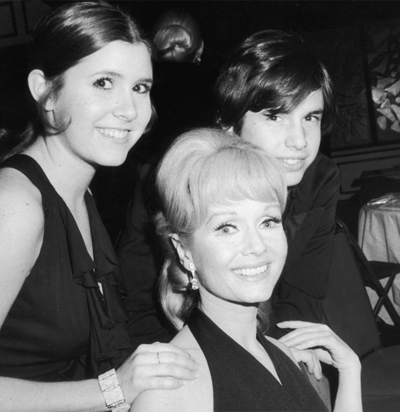 Kris Jenner faz texto emocionante para homenagear Debbie Reynolds; veja os famosos que estão lamentando a morte da atriz