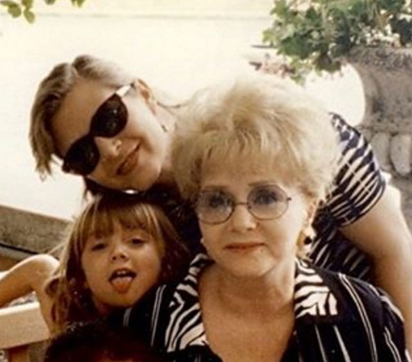 Filha de Carrie Fisher comenta pela primeira vez a morte da mãe e da avó