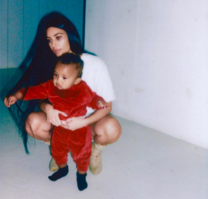 Ela voltou com tudo! Kim Kardashian posta foto fofa ao lado de Saint West, confira o clique!