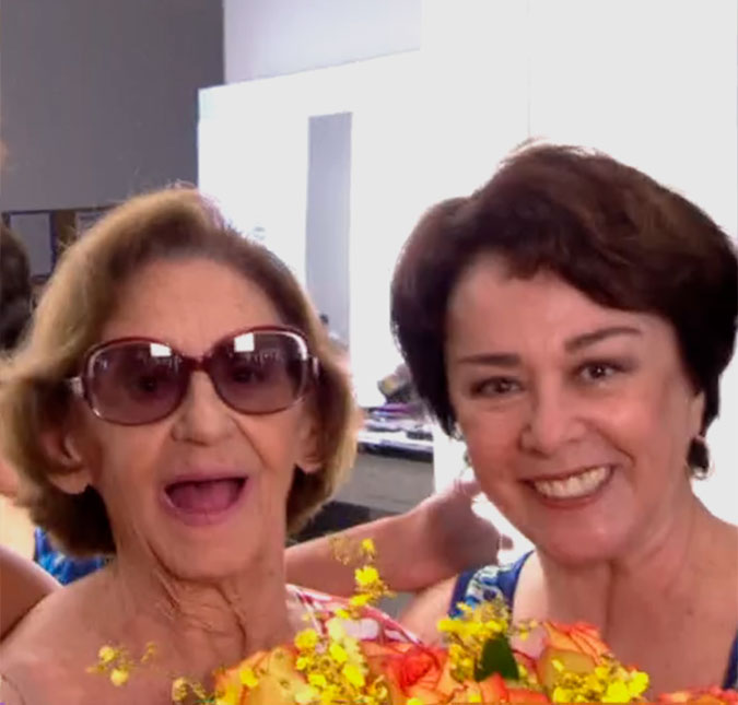 Laura Cardoso ganha flores de Nívea Maria em sua volta ao trabalho