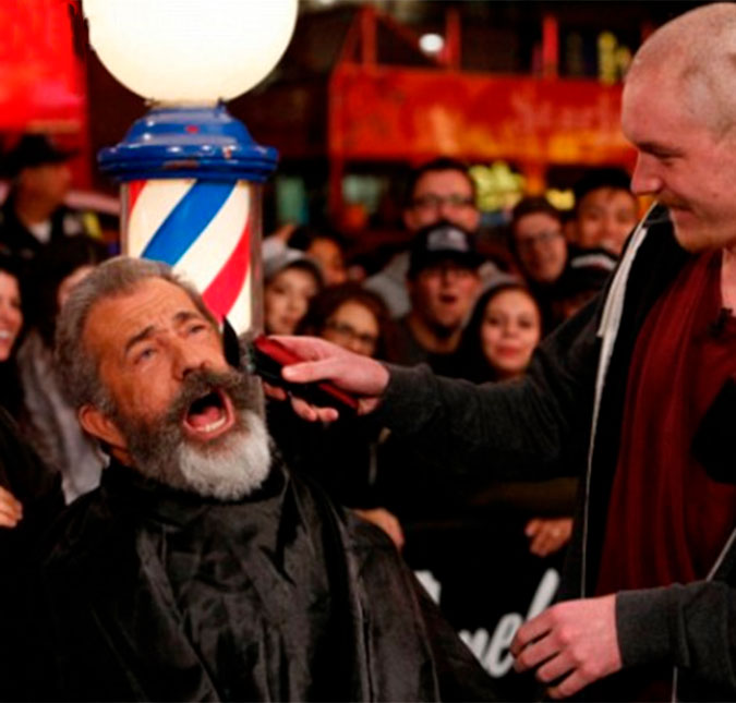 Barbearia ao vivo: Mel Gibson tem barba feita por fã, após cortar seu cabelo, assista!