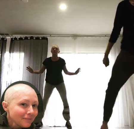 Shannen Doherty, atriz de <i>Barrados no Baile</i>, dança para combater efeitos da quimioterapia, veja