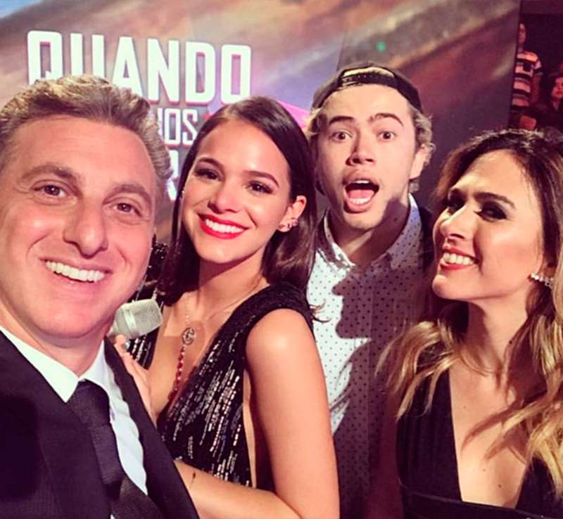 Durante <i>Caldeirão de Ouro</i>, Bruna Marquezine e Neymar são alvo de brincadeiras, veja!