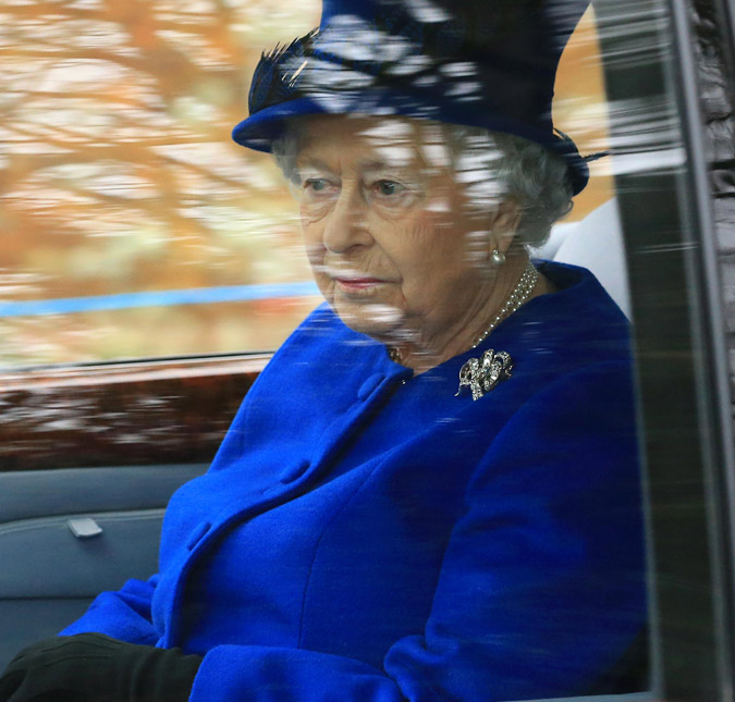 Rainha Elizabeth II faz sua primeira aparição pública após se recuperar de resfriado forte
