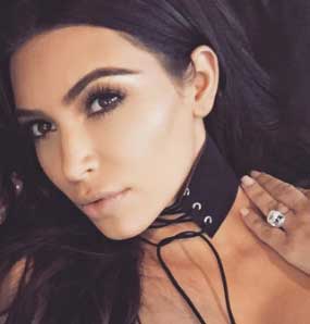 Kim Kardashian pode recuperar anel de noivado, avaliado em 12 milhões de reais, roubado em Paris