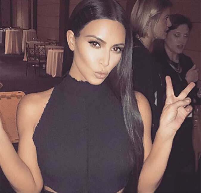 Kim Kardashian fica aliviada com prisão de suspeitos em assalto, mas sente que está revivendo trauma