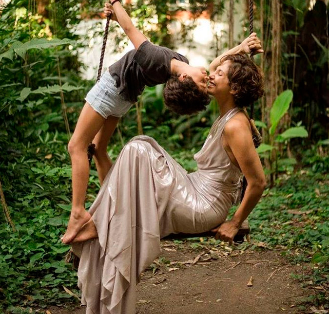 Camila Pitanga posa em foto poética com a filha Antônia, veja!