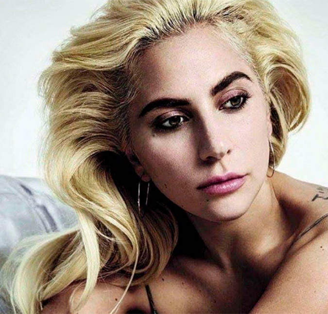 Lady Gaga monta palco em seu quintal para ensaiar para o <I>SuperBowl</I>