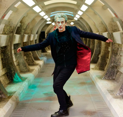 Peter Capaldi anuncia que deixará <i>Doctor Who</i> -<i>Sinto que é hora de seguir em frente</i>