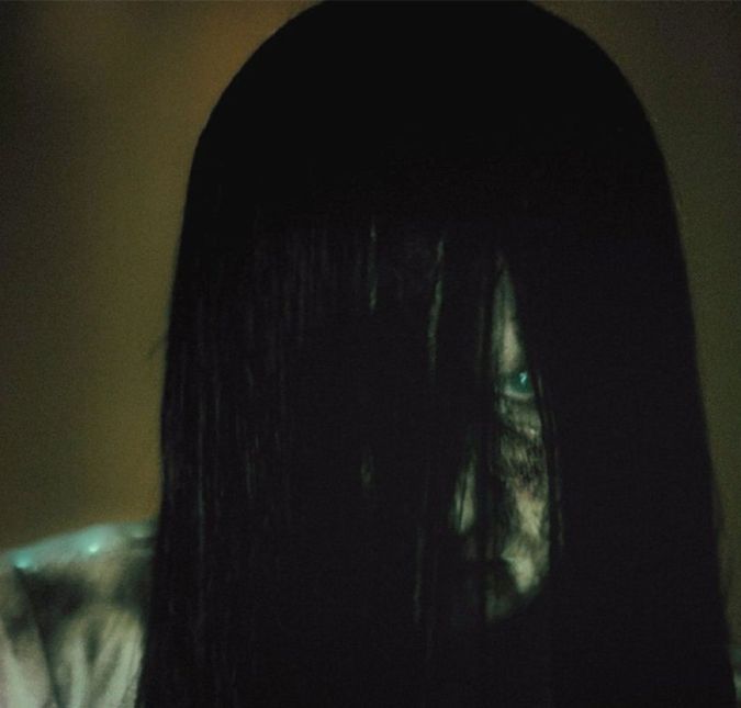 Samara, a menina que aterrorizava todo mundo que assistia a uma fita VHS e saía de uma televisão, voltou com tudo no início de 2017, com O Chamado 3! O primeiro filme da franquia estreou em 2002, depois, em 2005, veio a continuação.