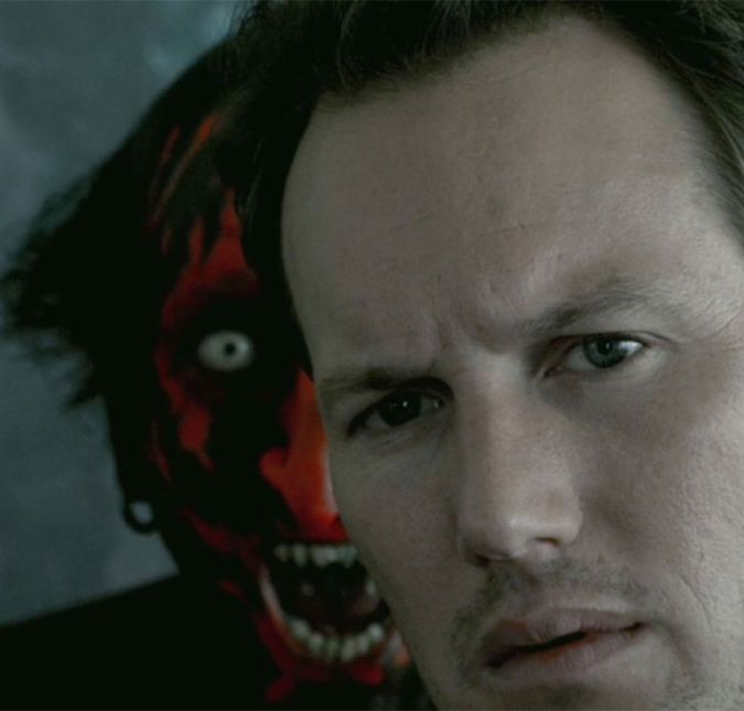 Se você é fã de sustos já deve ter assistido todos os filmes da franquia de Sobrenatural. O primeiro chegou aos cinemas em 2011 e girava em torno de uma família, formada por Patrick Wilson e Rose Byrne, que é obrigada a lidar com o misterioso sono eterno de um dos filhos. O problema é que esse sono serviu para abrir uma espécie de porta para o outro lado, permitindo que espíritos do mal assombrassem a família. Em 2013 e 2015 foram lançadas as sequências e, em 2018, chegou aos cinemas Sobrenatural: A Última Chave.