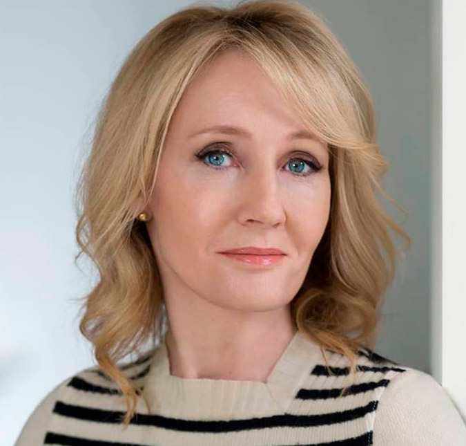 Fãs desapontados com J.K. Rowling dizem queimar livros de <i>Harry Potter</i> e escritora responde à altura, entenda!