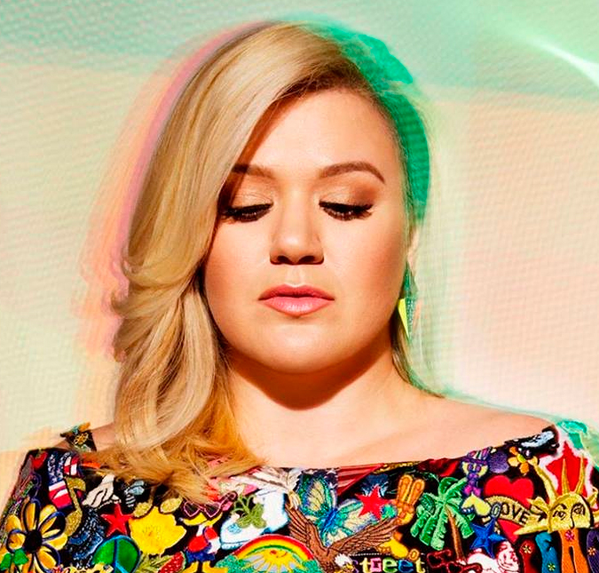 Kelly Clarkson explica emoção no <i>Grammy</i> em 2006: <i>Me disseram que eu tinha câncer</i>